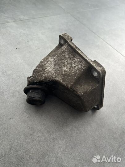 Кронштейн двигателя левый audi a6 c4