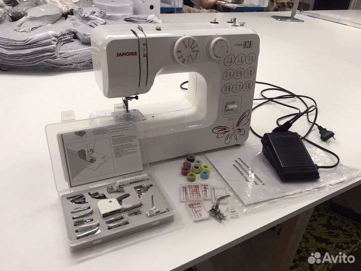 Бытовая швейная машинка бу