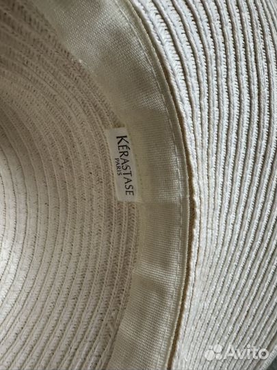 Соломенная шляпа белая