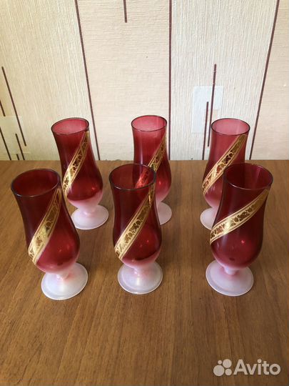 Бокалы для шампанского и вина