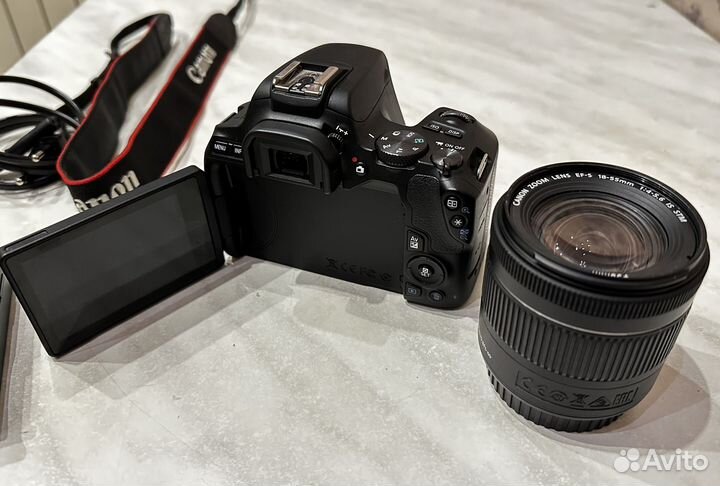 Фотоаппарат Canon EOS 250D