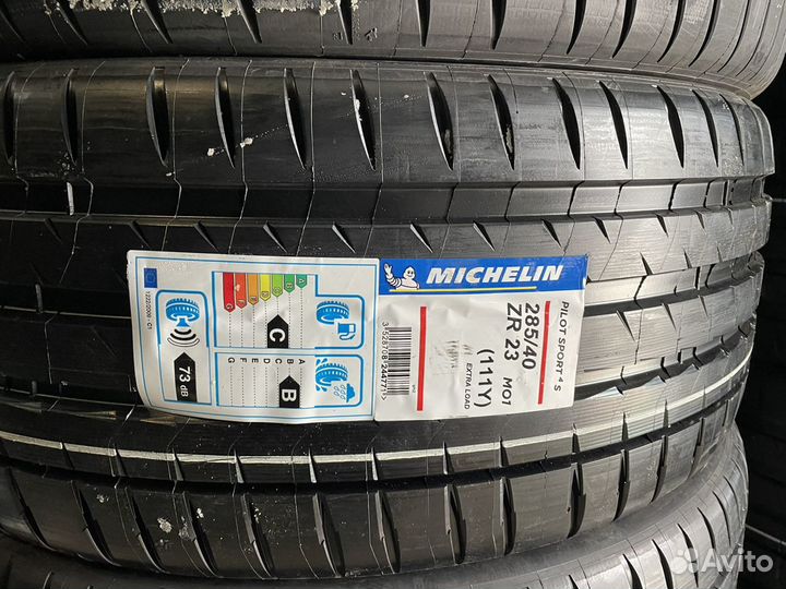 Michelin Pilot Sport 4 S 285/40 R23 и 325/35 R23 115Y
