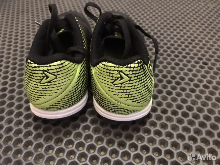 Бутсы футбольные