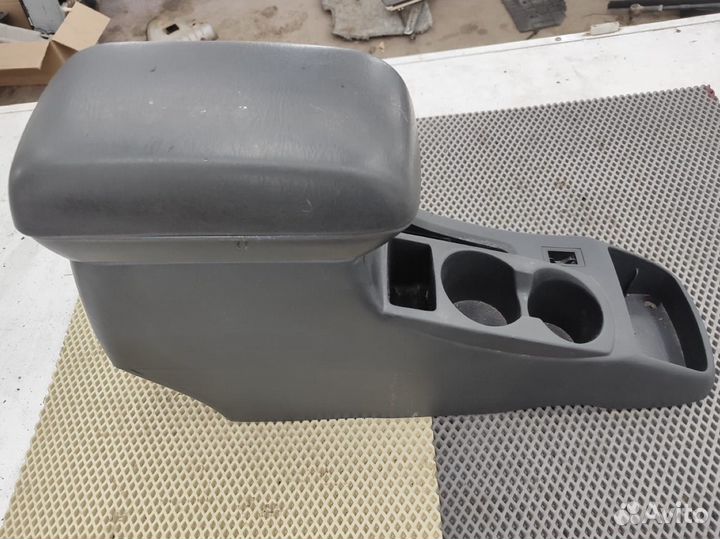 Подлокотник Pontiac Vibe 1 1zzfe 2005