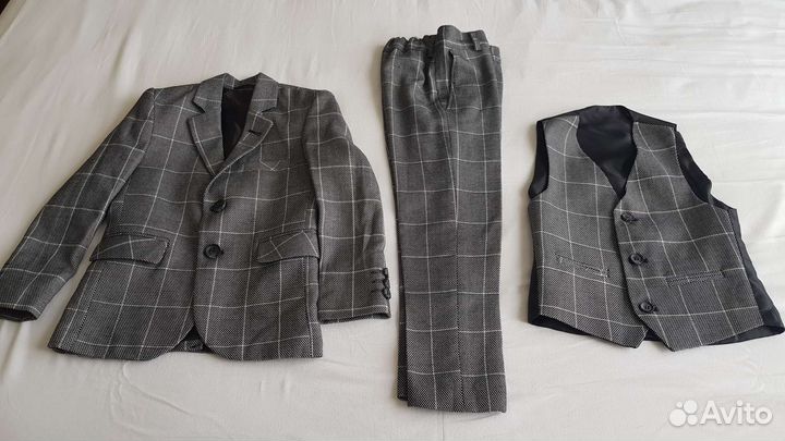 Костюм тройка