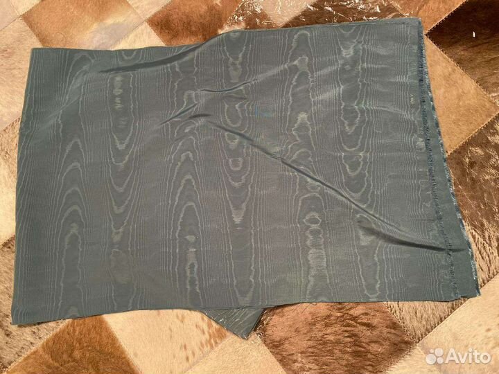 Голубая муаровая ткань (муар)