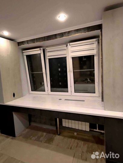 Рабочая зона в углу у окна