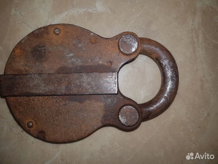 Замок амбарный большой старинный с ключом