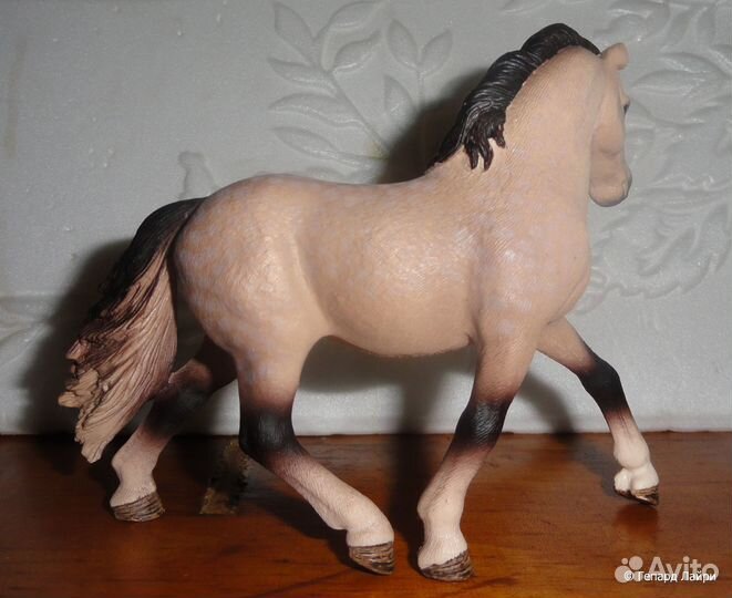 Фигурка лошади шляйх schleich