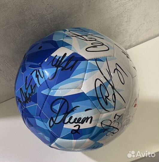 Футбольный мяч с автографами Зенита