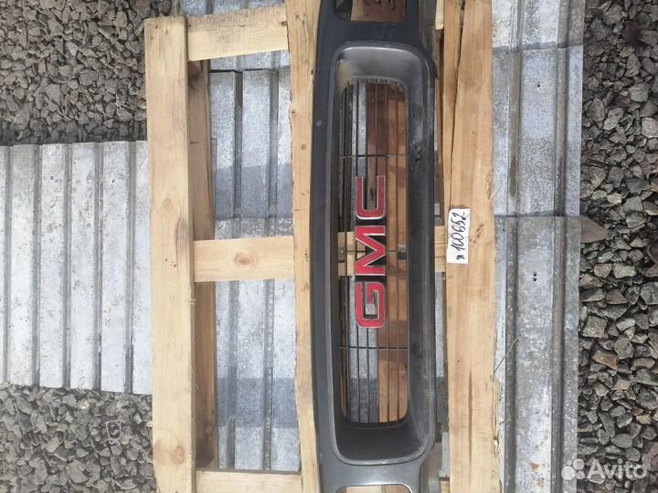 Рамка решетки радиатора GMC 4.3 AT SL/SLE 01.1995