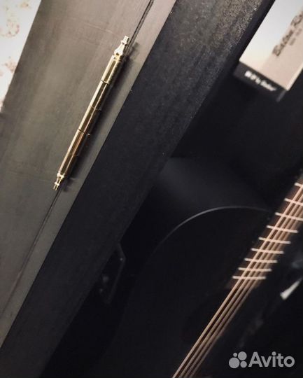 Витрина для гитары