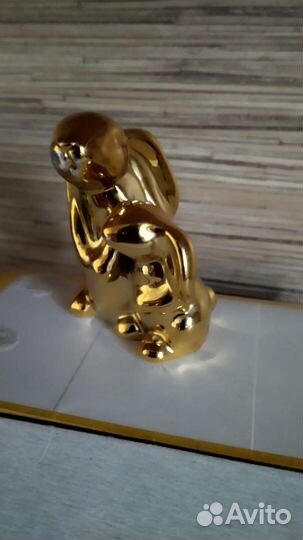 Зайчиха с зайчонком. Фигурка