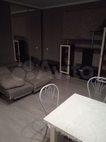 2-к. квартира, 57 м², 2/4 эт.