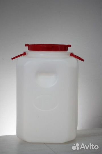 Пластиковая емкость бак для воды 50 л