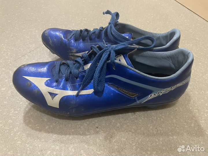 Футбольные бутсы mizuno