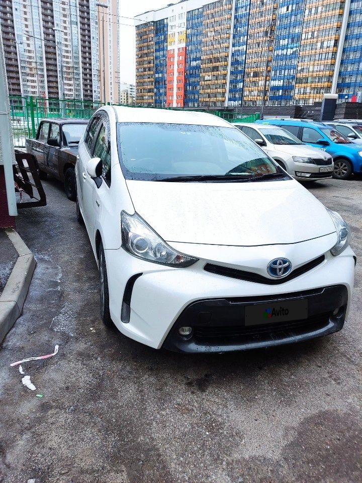 Toyota Prius Alpha: фото владельца