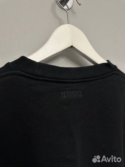 Свитшот Vetements Think Differently