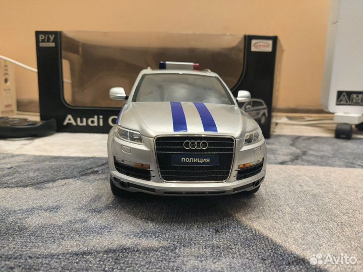 Полицейская машина на радиоуправлении