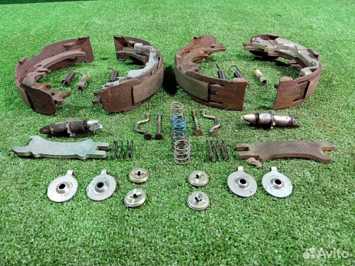 Колодки тормозные Toyota Alphard MNH10 1MZ-FE