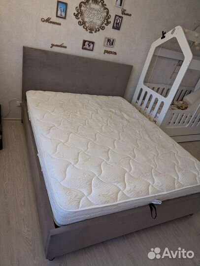 Кровать двуспальная с подъемным механизмом бу