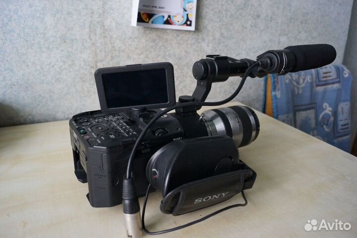 Видеокамера Sony NEX-FS100 Kit 18-200