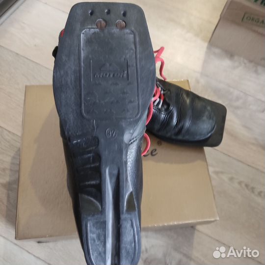 Лыжные ботинки