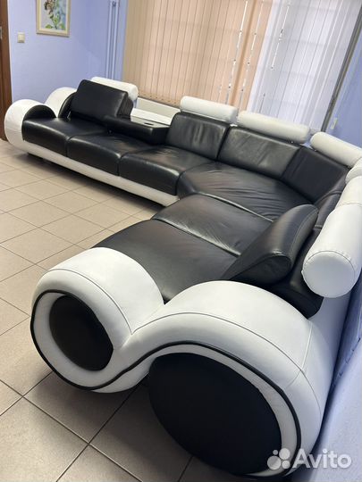 Кожаный диван