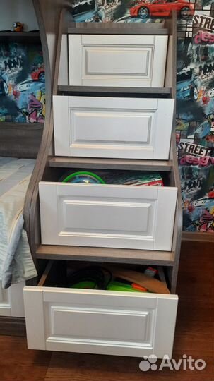 Двухъярусная кровать