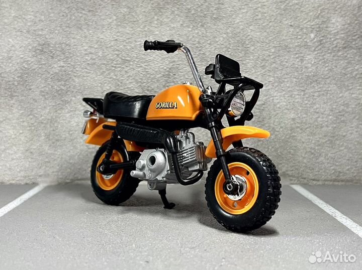 Коллекционная модель Gorilla Z50J-3 1:18 Welly