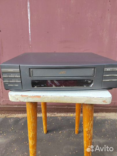 Видеомагнитофон jvc