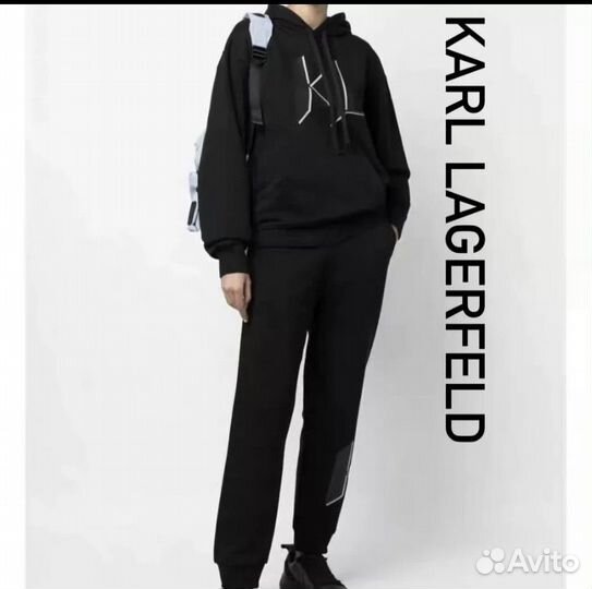 Спортивный костюм женский