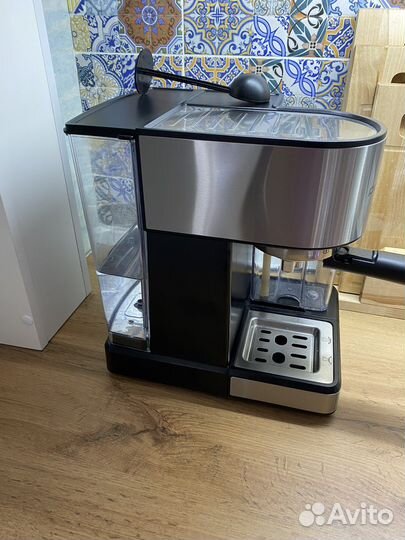 Кофеварка рожковая Polaris PCM 1536E