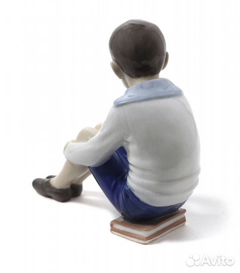 Фарфоровая фигура 