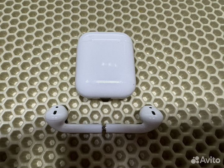 Беспроводные наушники AirPods (2nd generation)