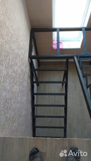 Лестница на металлическом каркасе в дом