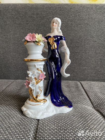 Статуэтка фарфор девушка