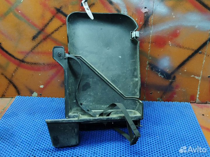 Обшивка багажника комплект Mitsubishi carisma седа