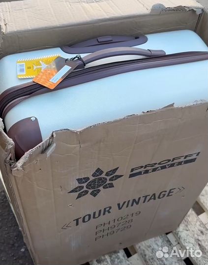 Чемодан на колесах ABS пластик proffi travel