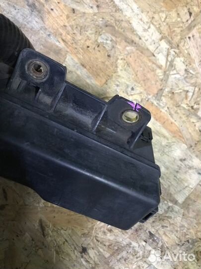 Блок предохранителей Toyota Avensis ZZT251 1ZZ-FE