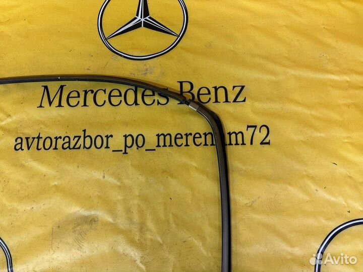 Молдинг заднего лобового стекла задний Mercedes