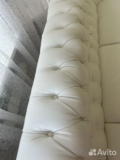 Кожаный диван