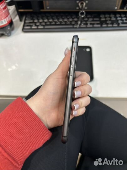 iPhone 8, 64 ГБ
