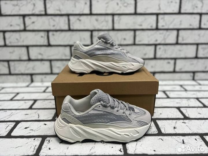 Кроссовки Adidas Yeezy Boost 700 v2 Static (36-45)