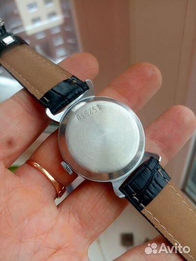 Часы винтажные победа в состоянии новых