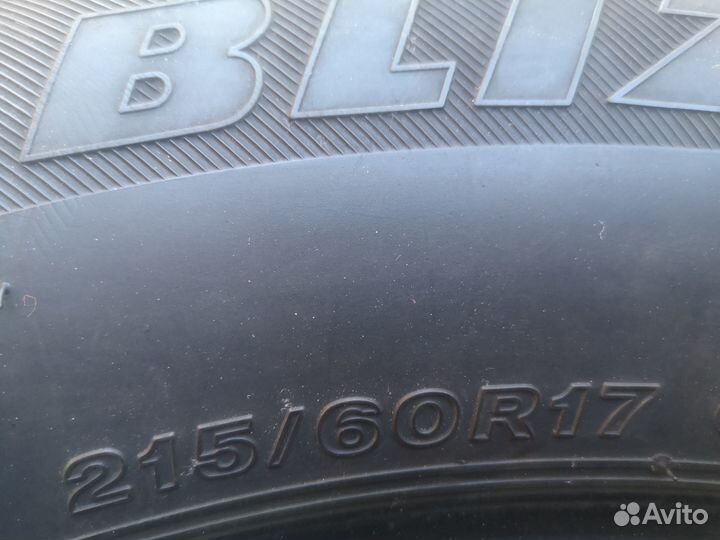 Bridgestone Blizzak Revo GZ 215/60 R17