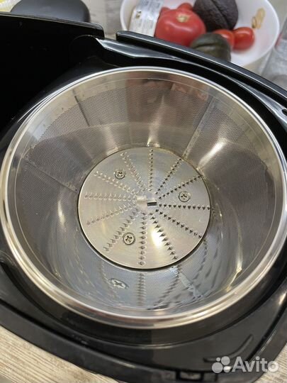 Соковыжималка центробежная Kitfort KT-1116