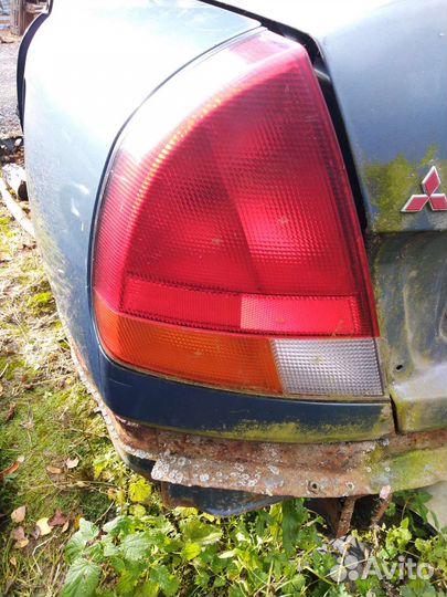 Задние фонари Митсубиси Каризма