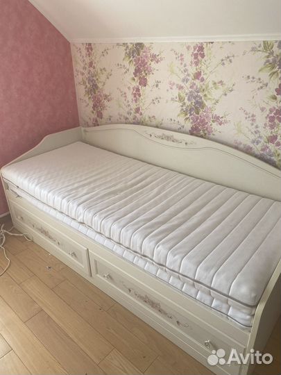 Спальный гарнитур