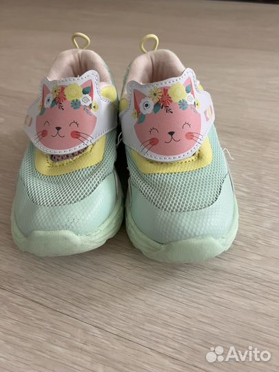 Кроссовки для девочки